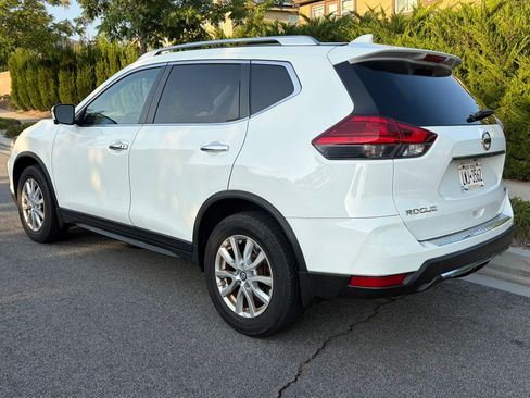 Used 2017 Nissan Rogue SV w/ SV Premium Package AWD/4WD image 6