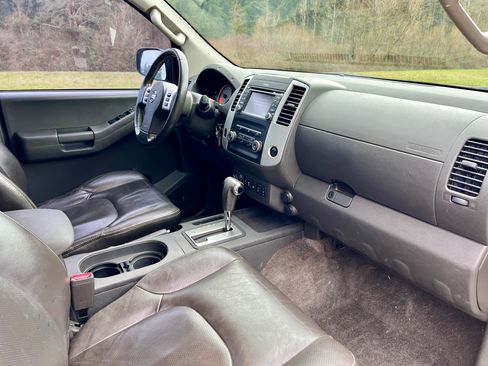 Used 2014 Nissan Xterra PRO-4X w/ Pro-4x Leather Package AWD/4WD image 9