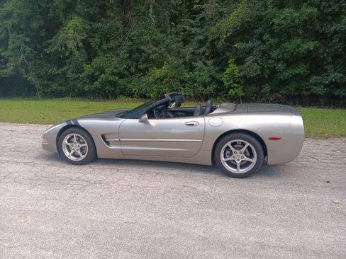 Used 2000 Chevrolet Corvette Convertible w/ Memory Pkg RWD image 17