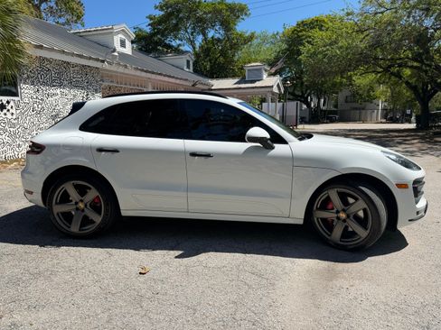 Used 2017 Porsche Macan Turbo image 4