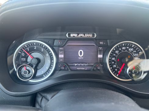Used 2019 RAM 1500 Laramie AWD/4WD image 16