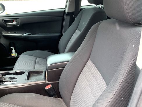 Used 2016 Toyota Camry LE image 6