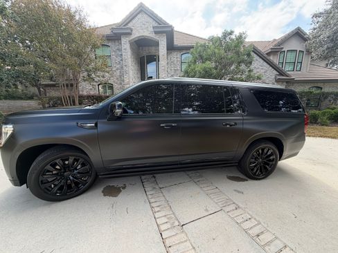 Used 2023 GMC Yukon XL Denali w/ Denali Reserve Package image 10