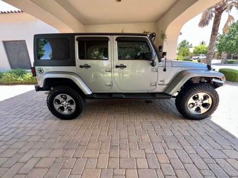 Used 2014 Jeep Wrangler Unlimited Sport AWD/4WD image 13