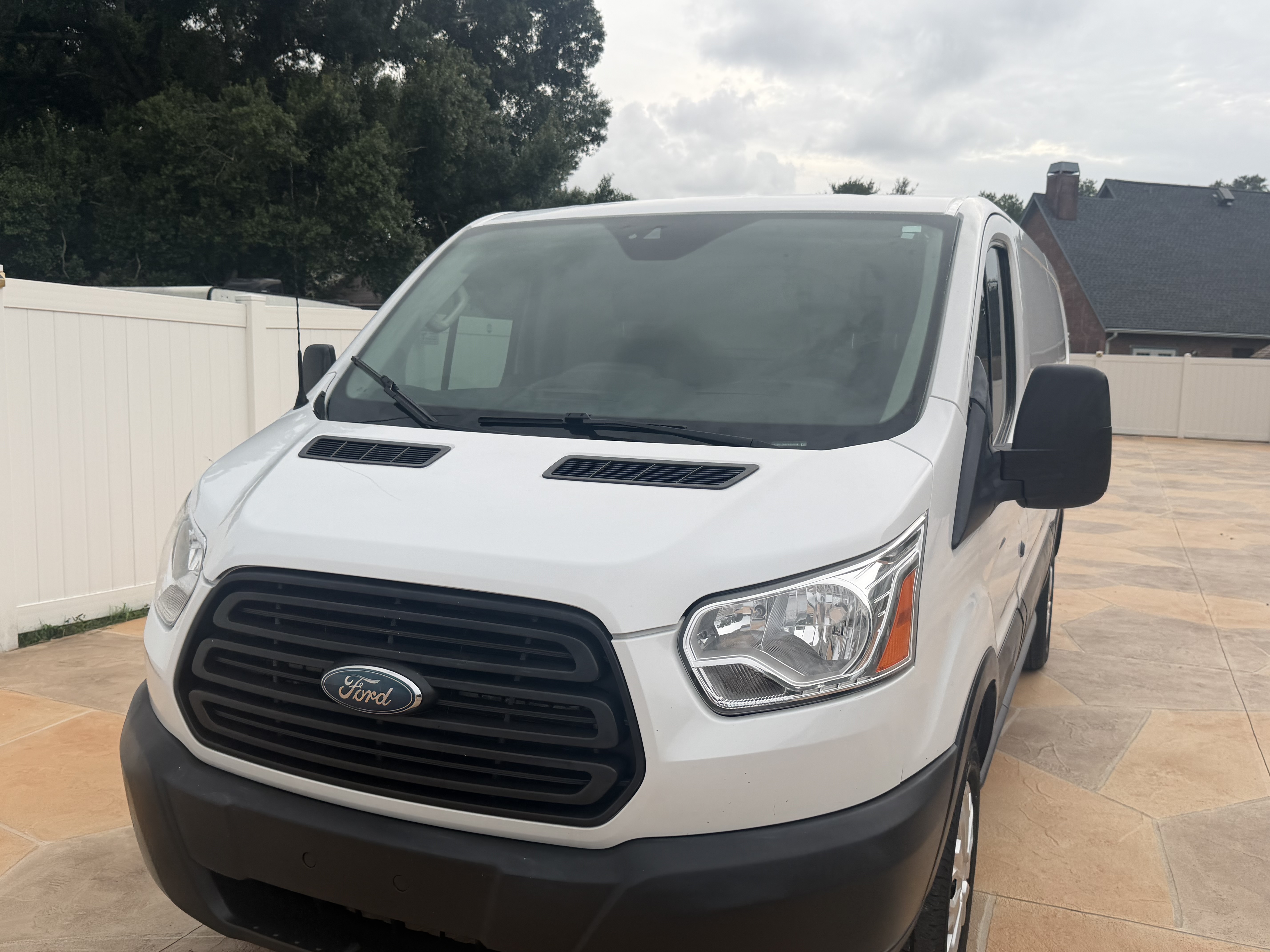 Used 2015 Ford Transit 250 130 Low Roof RWD image 9