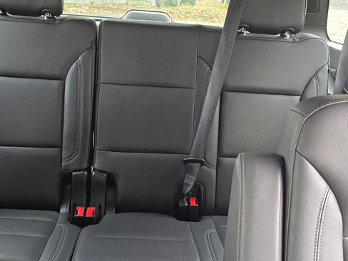 Used 2022 Chevrolet Suburban LT image 4