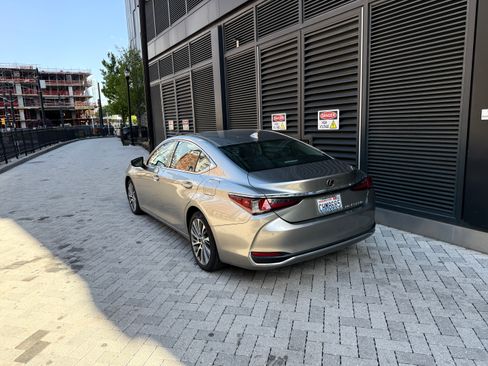 Used 2021 Lexus ES 250 w/ Premium Package AWD/4WD image 9