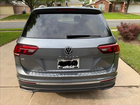 Used 2024 Volkswagen Tiguan SE FWD image 9