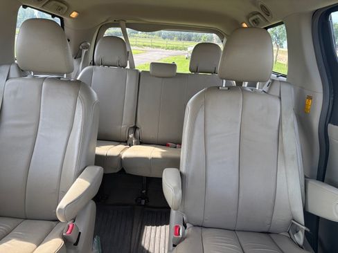 Used 2014 Toyota Sienna XLE AWD/4WD image 8