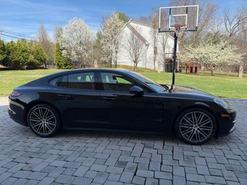 Used 2018 Porsche Panamera 4 AWD/4WD image 4