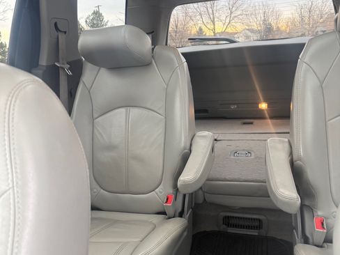 Used 2014 GMC Acadia SLT image 18