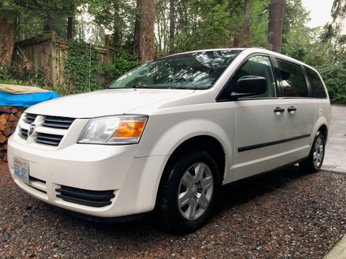 Used 2008 Dodge Grand Caravan SE image 2