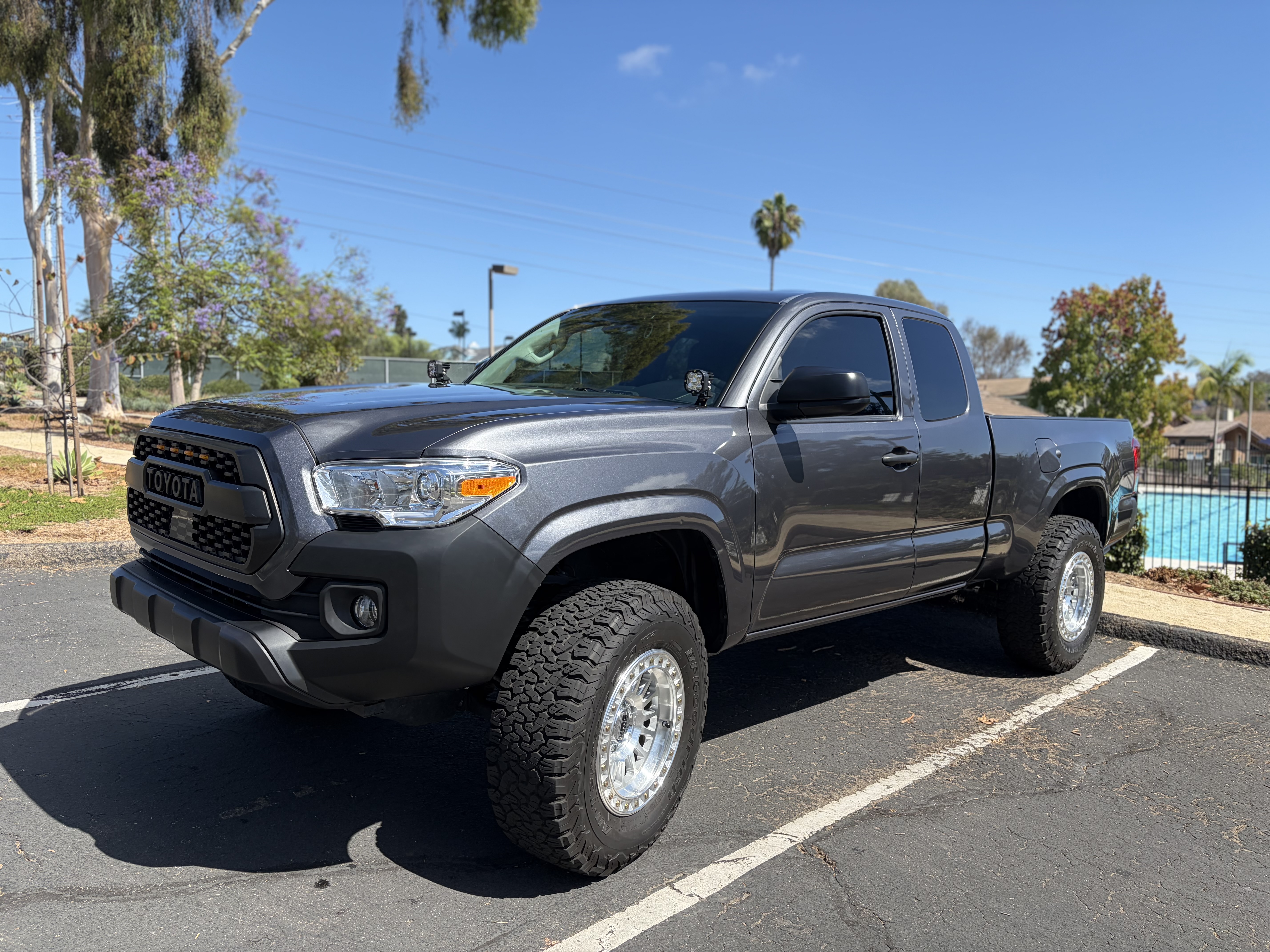 Used 2023 Toyota Tacoma SR AWD/4WD image 1