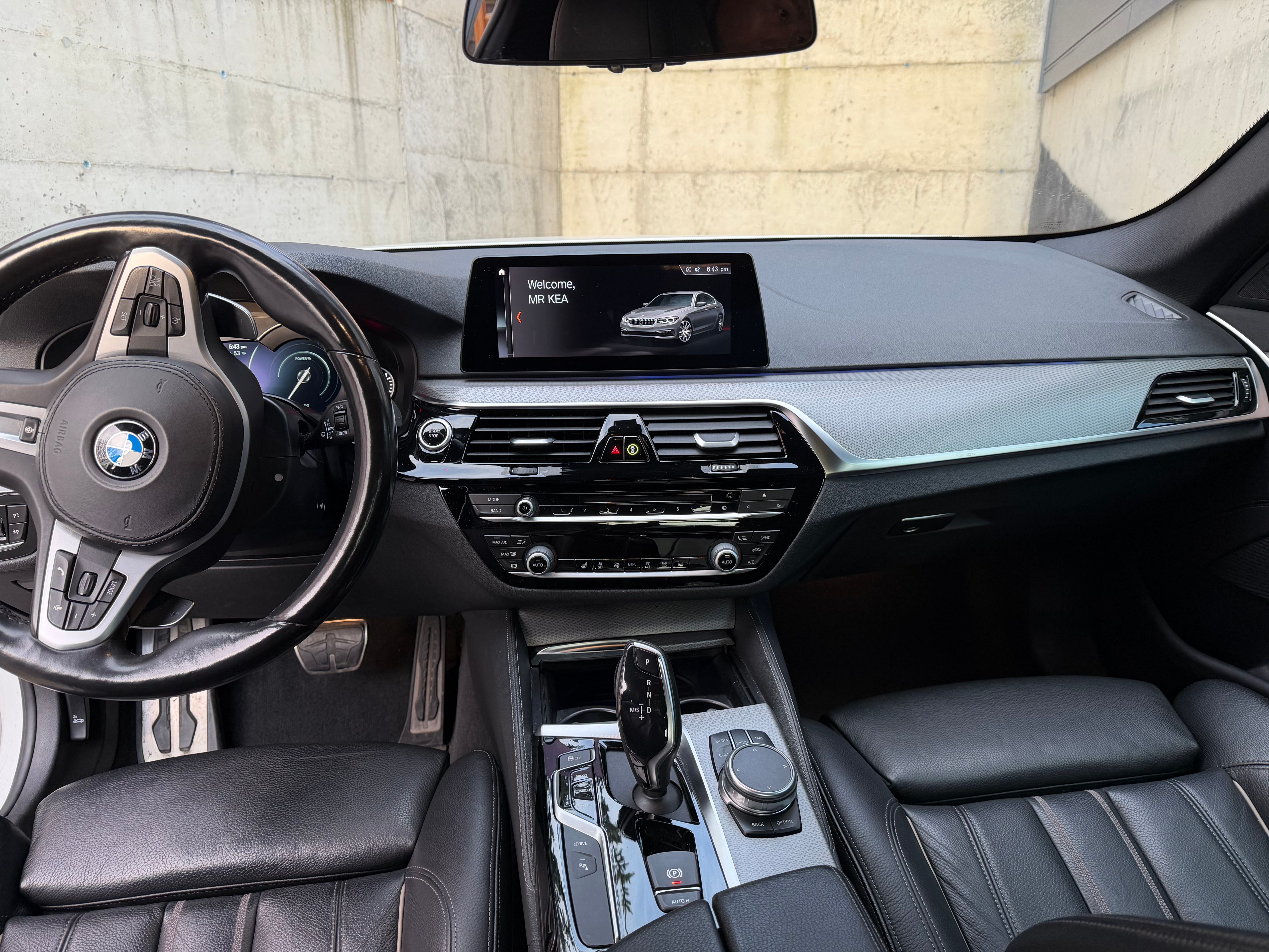Used 2019 BMW 530e w/ M Sport Package RWD image 7