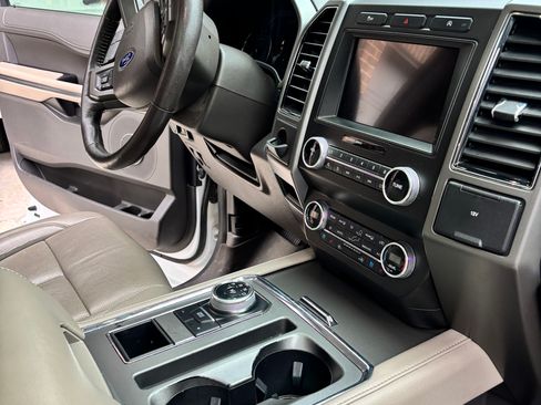 Used 2019 Ford Expedition Max XLT w/ Equipment Group 202A image 4