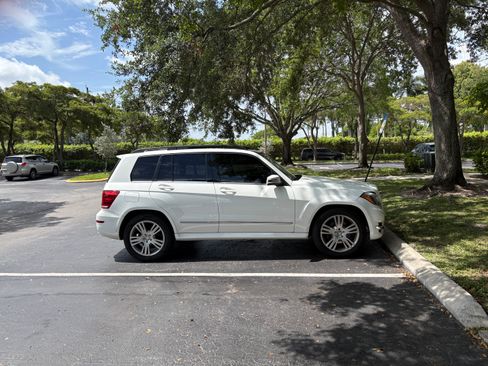 Used 2014 Mercedes-Benz GLK 350 4MATIC image 2