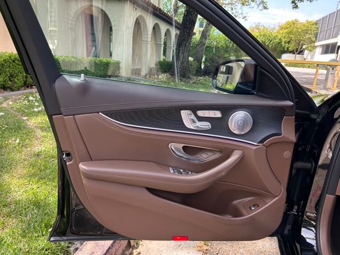 Used 2017 Mercedes-Benz E 400 4MATIC Wagon image 11