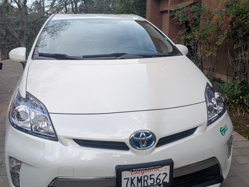 Used 2015 Toyota Prius Plug-In Hybrid image 1