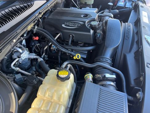 Used 2001 Chevrolet Suburban 2500 LT w/ LT Preferred Equipment Group image 13