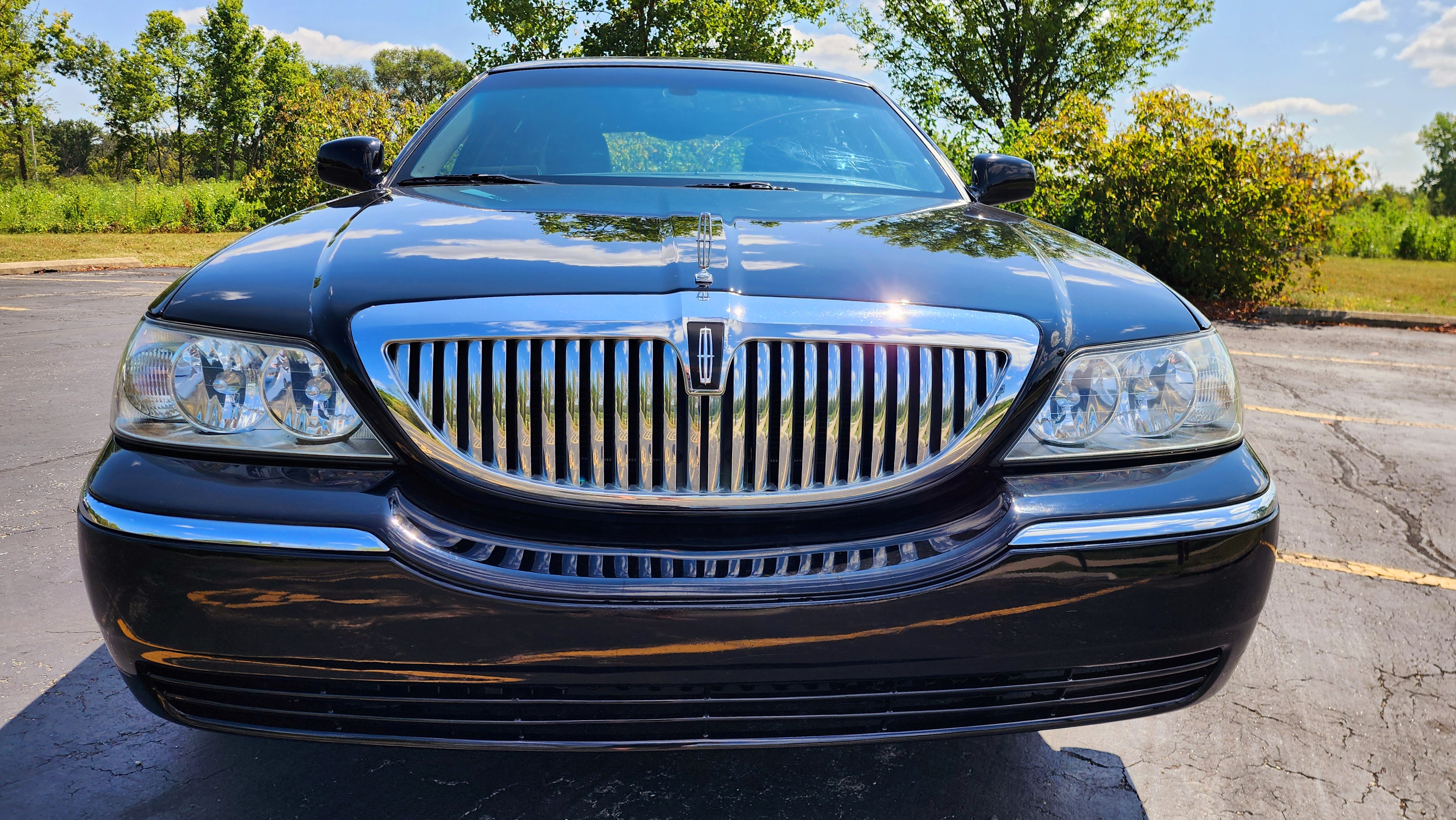 Used 2010 Lincoln Town Car Signature Limited RWD image 11