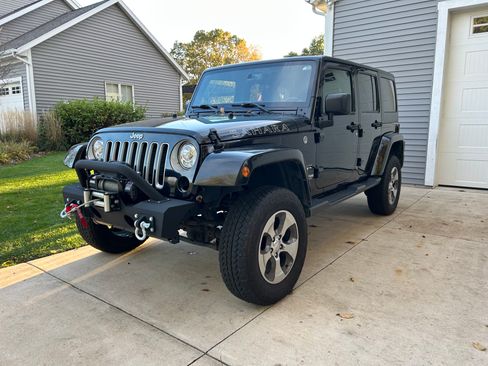 Used 2018 Jeep Wrangler Unlimited Sahara AWD/4WD image 1