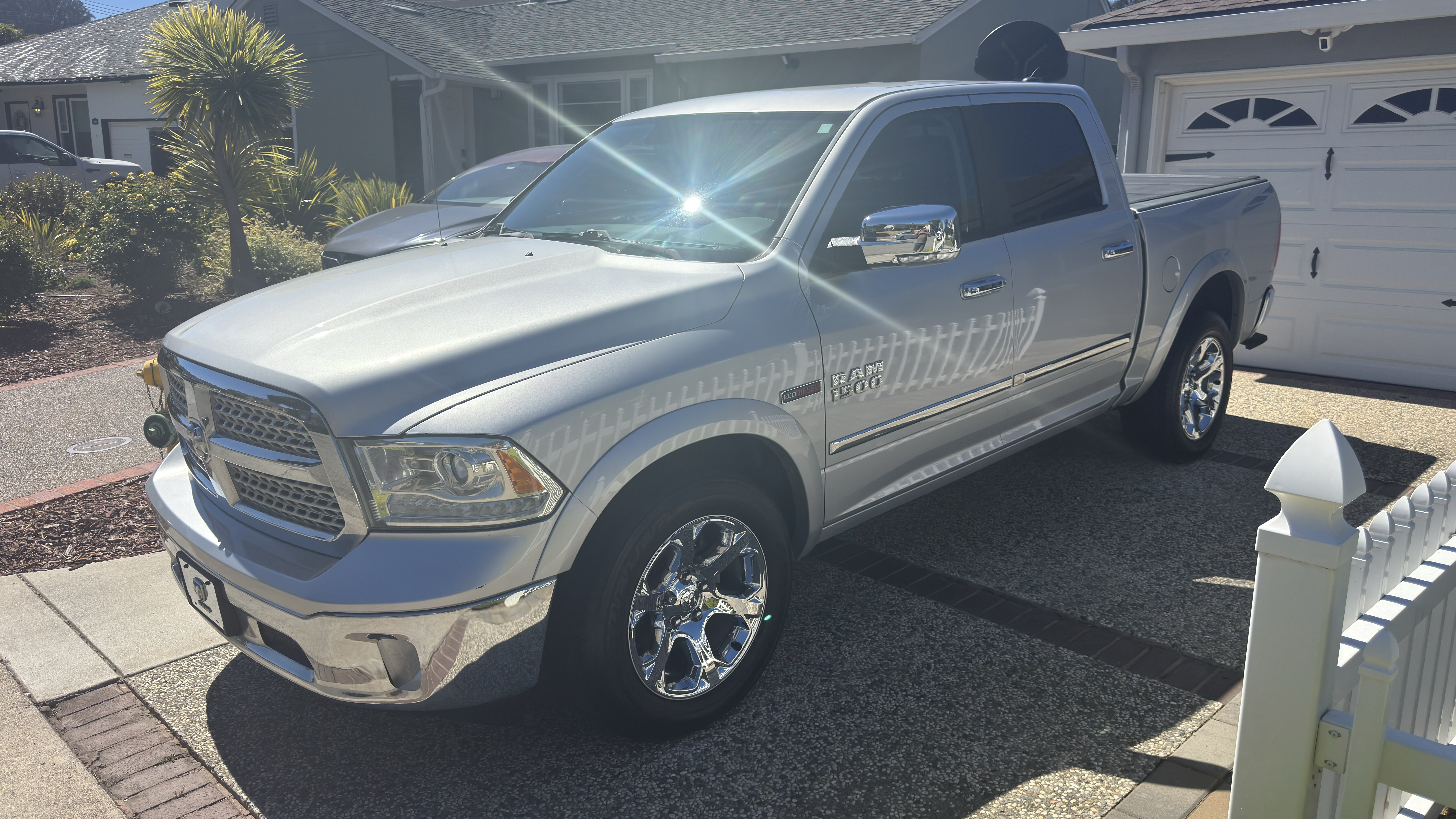 Used 2016 RAM 1500 Laramie AWD/4WD image 2