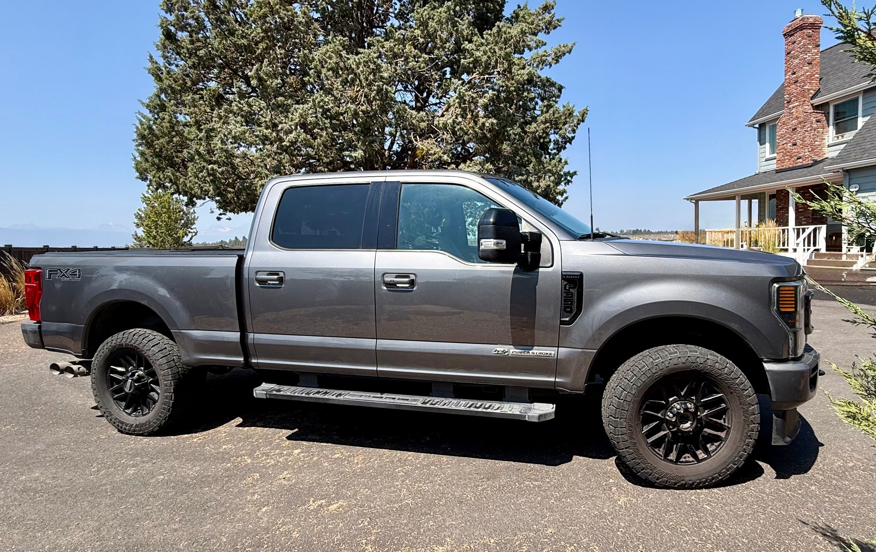 Used 2022 Ford F350 Lariat w/ Black Appearance Package AWD/4WD image 9