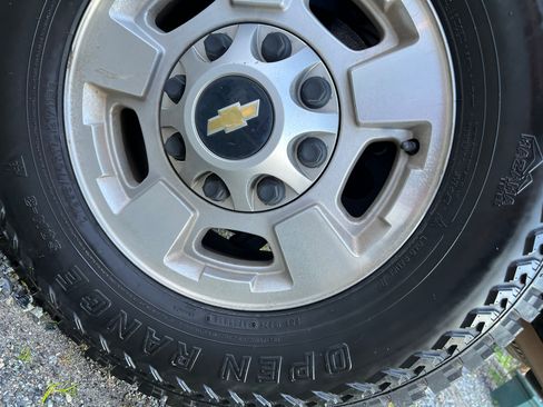 Used 2011 Chevrolet Silverado 2500 LT w/ Interior Plus Package image 12