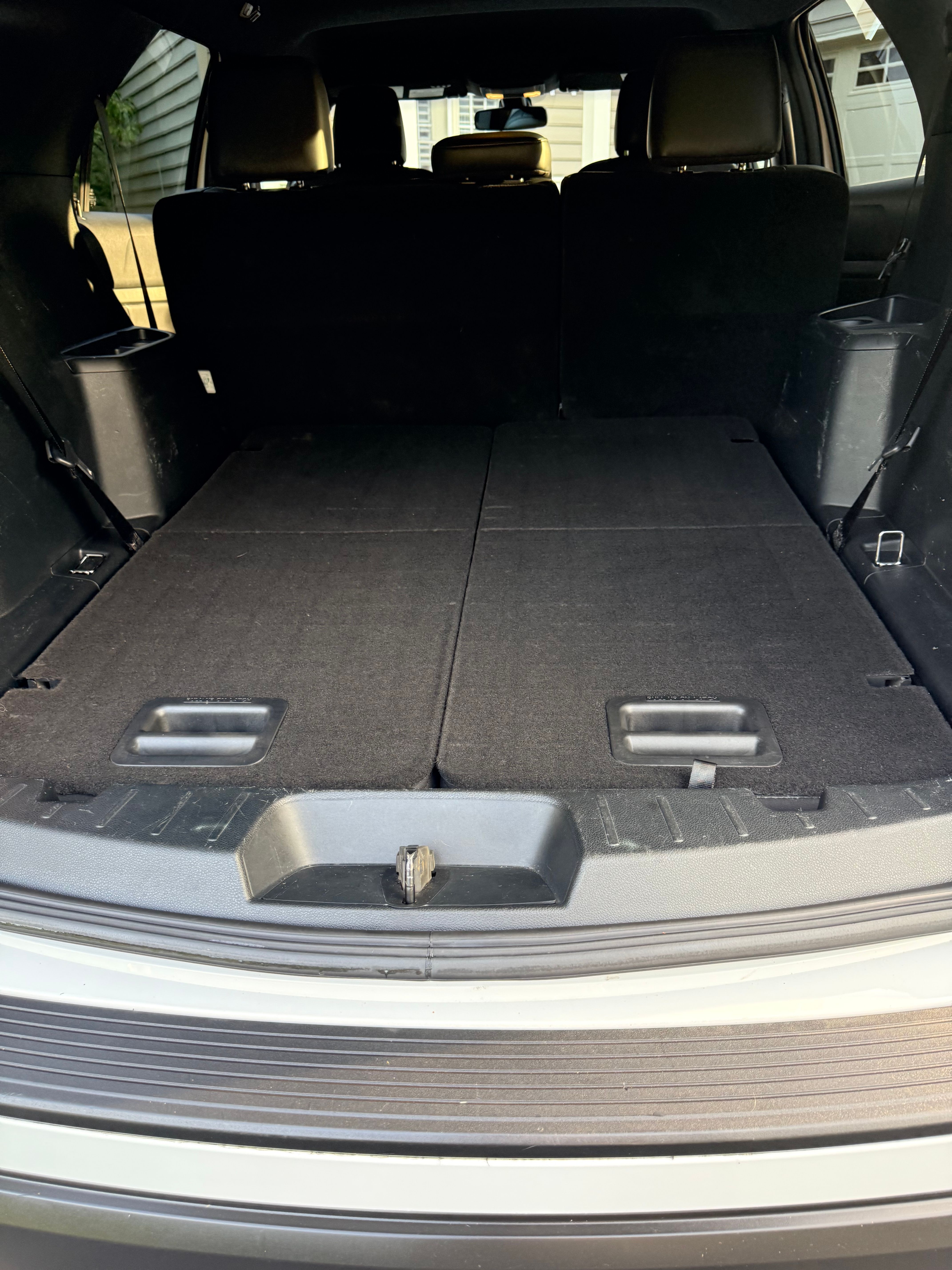 Used 2019 Ford Explorer XLT w/ Equipment Group 202A AWD/4WD image 14