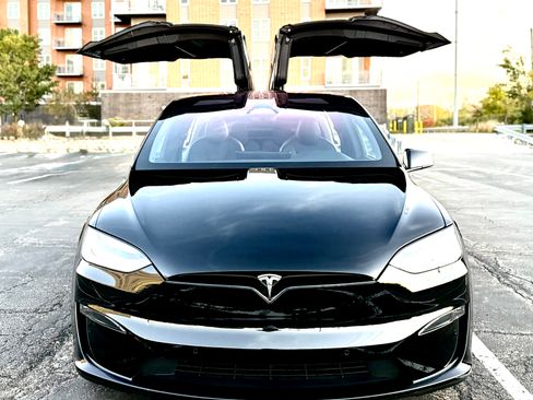 Used 2023 Tesla Model X image 30