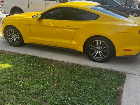 Used 2016 Ford Mustang Premium image 3