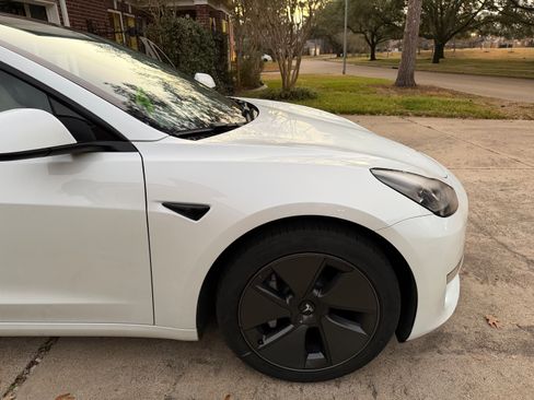 Used 2023 Tesla Model 3 Standard Range image 5