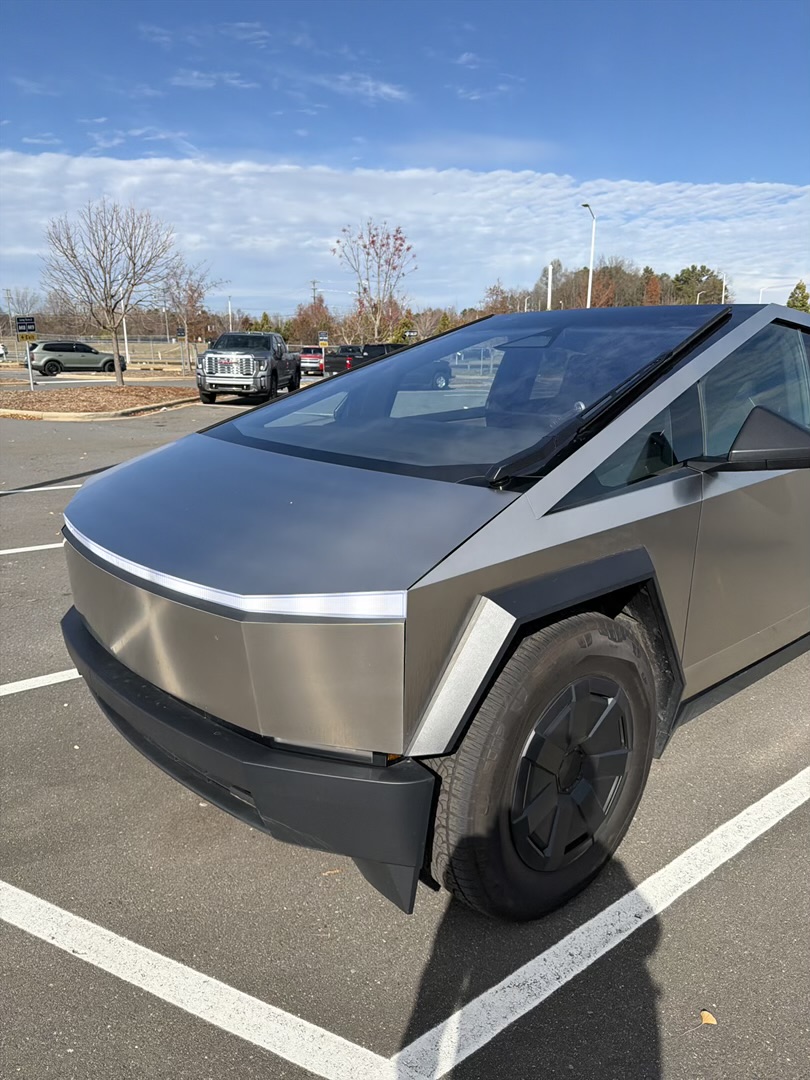 Used 2025 Tesla Cybertruck AWD Crew Cab image 1