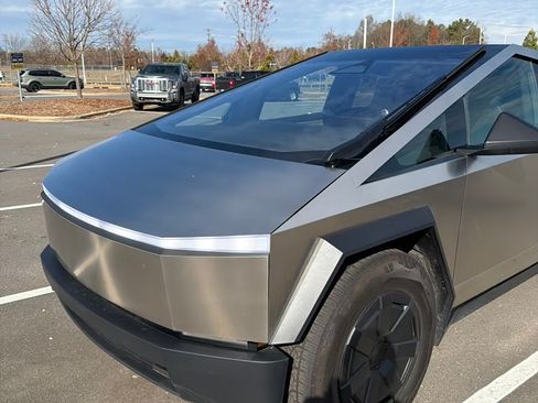Used 2025 Tesla Cybertruck AWD Crew Cab image 1