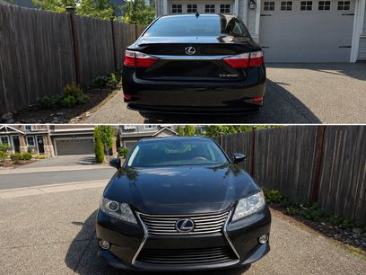Used 2013 Lexus ES 300h w/ Luxury Pkg
