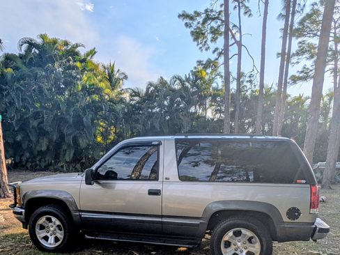 Used 1999 Chevrolet Tahoe 4WD 2-Door w/ Preferred Equipment Group image 30