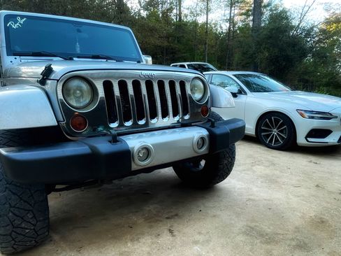 Used 2012 Jeep Wrangler Unlimited Sahara w/ Mopar Chrome Edition Group image 8