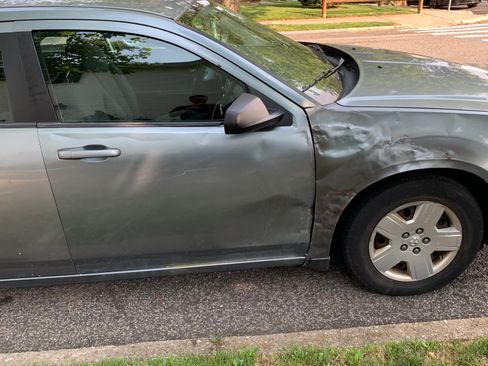 Used 2010 Dodge Avenger SXT FWD image 4