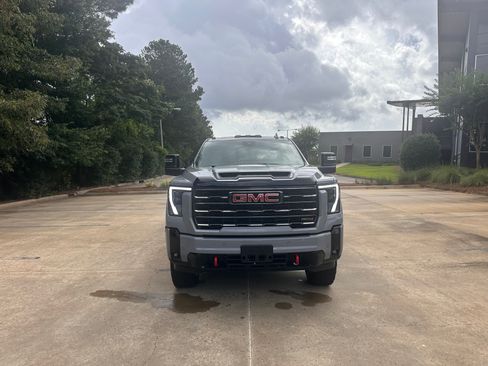 Used 2025 GMC Sierra 2500 AT4 w/ AT4 Premium Plus Package AWD/4WD image 11
