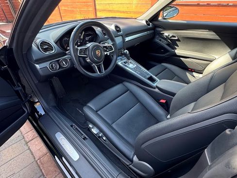 Used 2022 Porsche 718 Cayman image 5