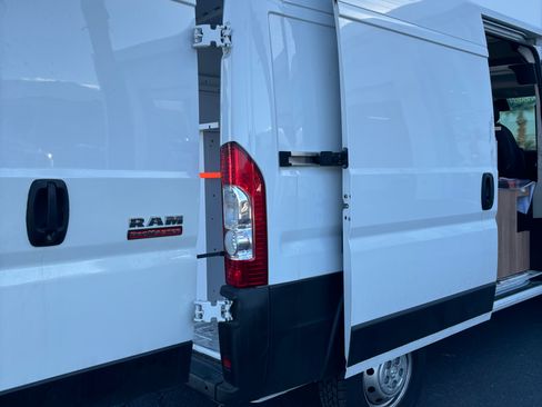 Used 2022 RAM ProMaster 2500 w/ Driver Convenience Group image 5