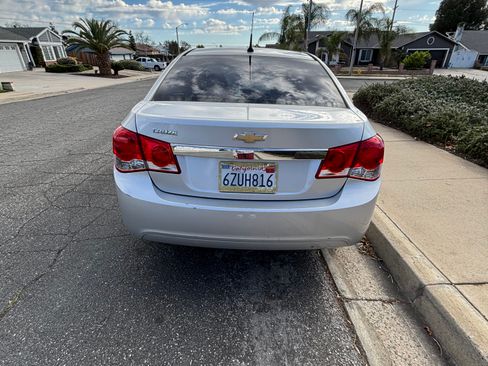 Used 2013 Chevrolet Cruze LS image 4