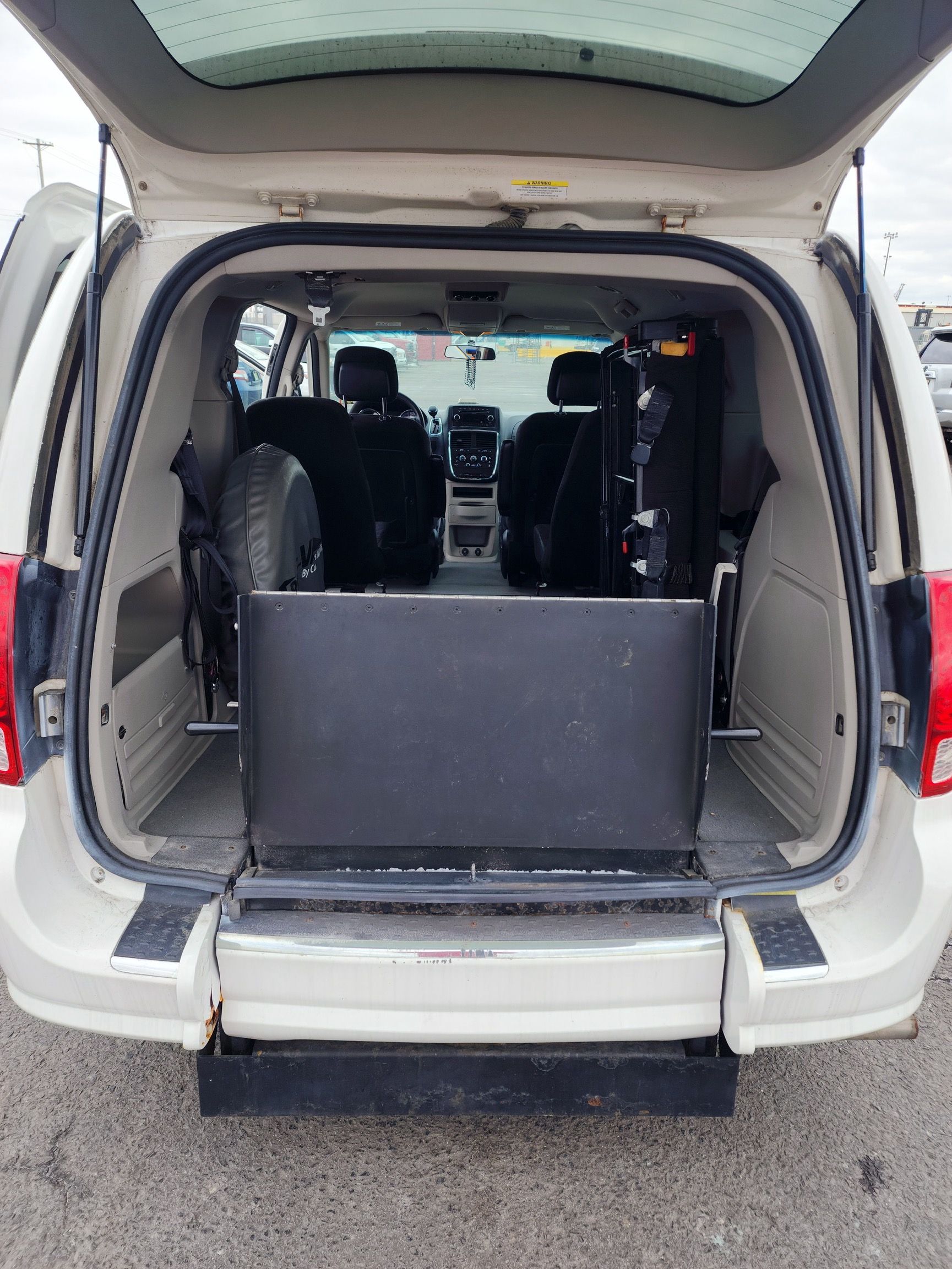 Used 2011 Dodge Grand Caravan Express FWD image 9