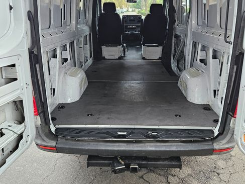 Used 2022 Mercedes-Benz Sprinter 2500 image 2
