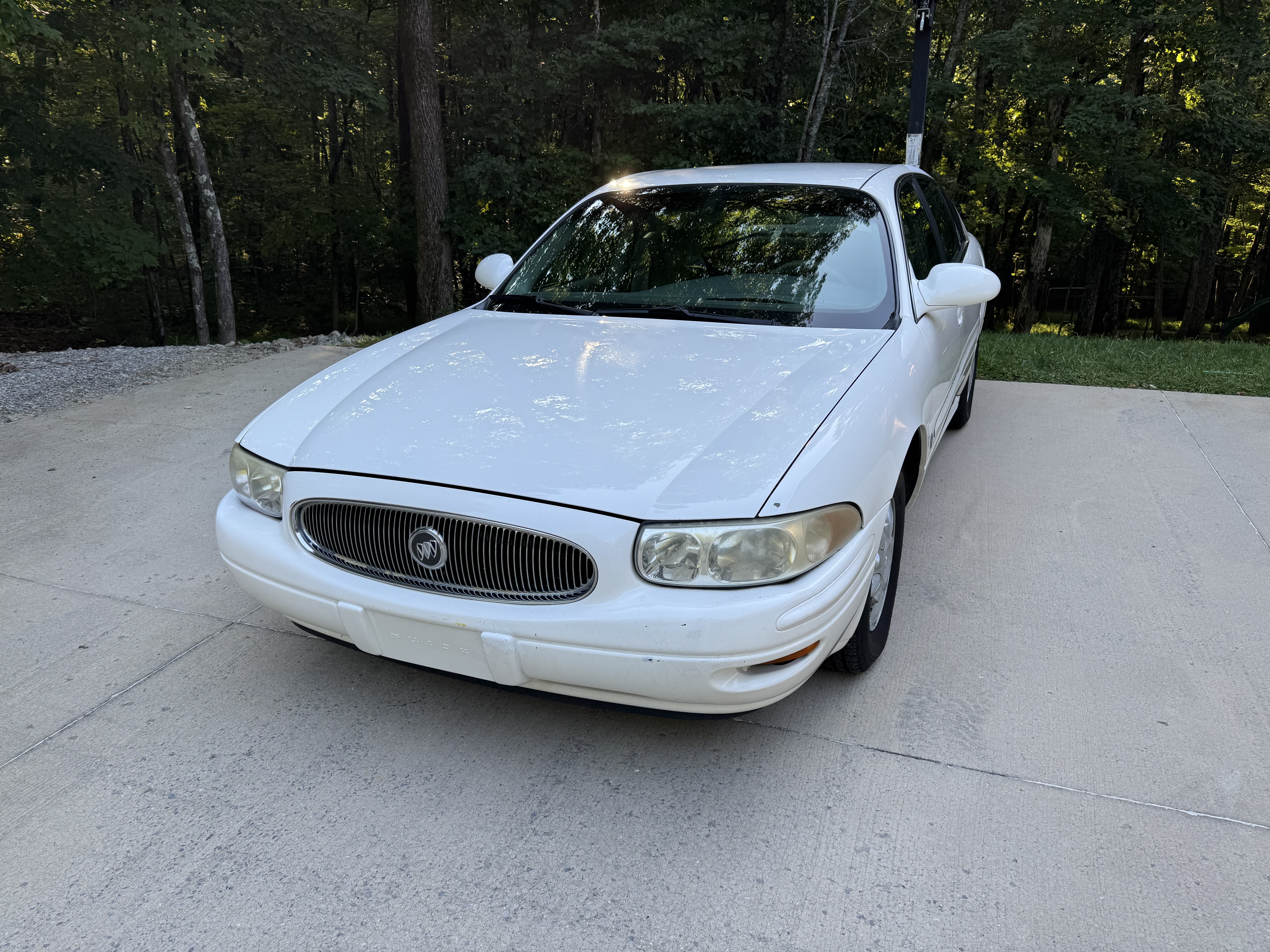 Used 2001 Buick Le Sabre Custom w/ Luxury Pkg FWD image 2