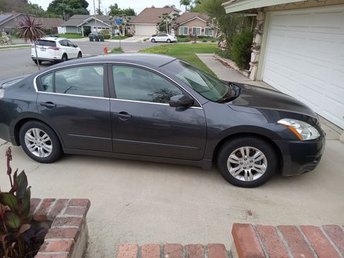 Used 2012 Nissan Altima 2.5 S w/ 20th Anniversary Pkg image 4