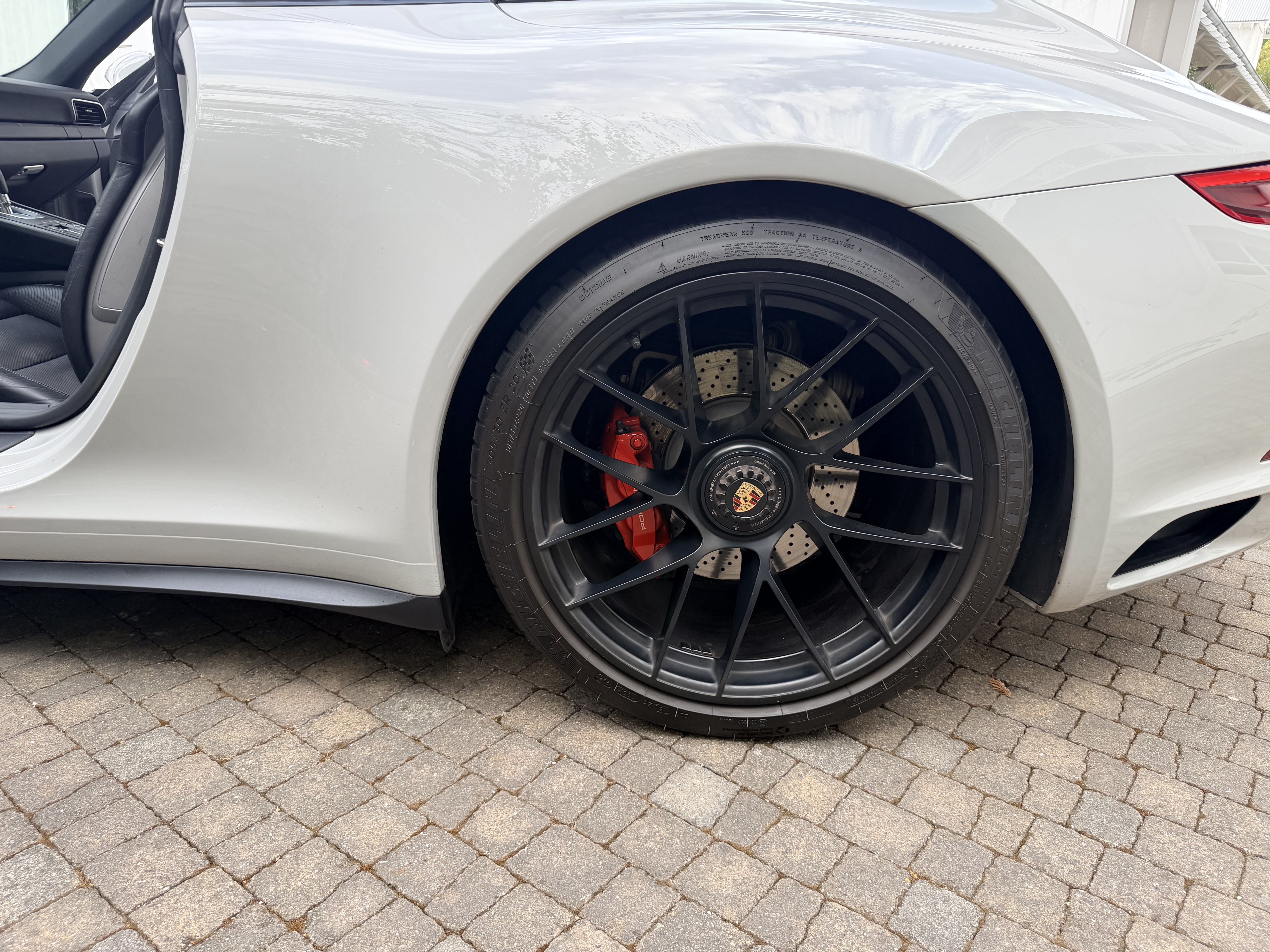 Used 2018 Porsche 911 Targa 4 GTS AWD/4WD image 13