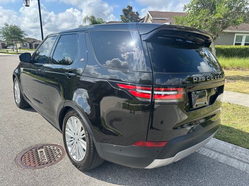 Used 2020 Land Rover Discovery HSE image 4