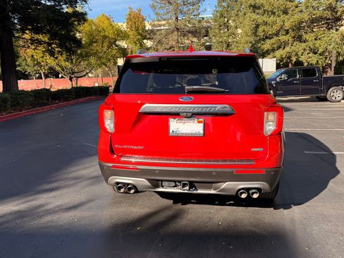 Used 2020 Ford Explorer Platinum w/ Premium Technology Package image 9