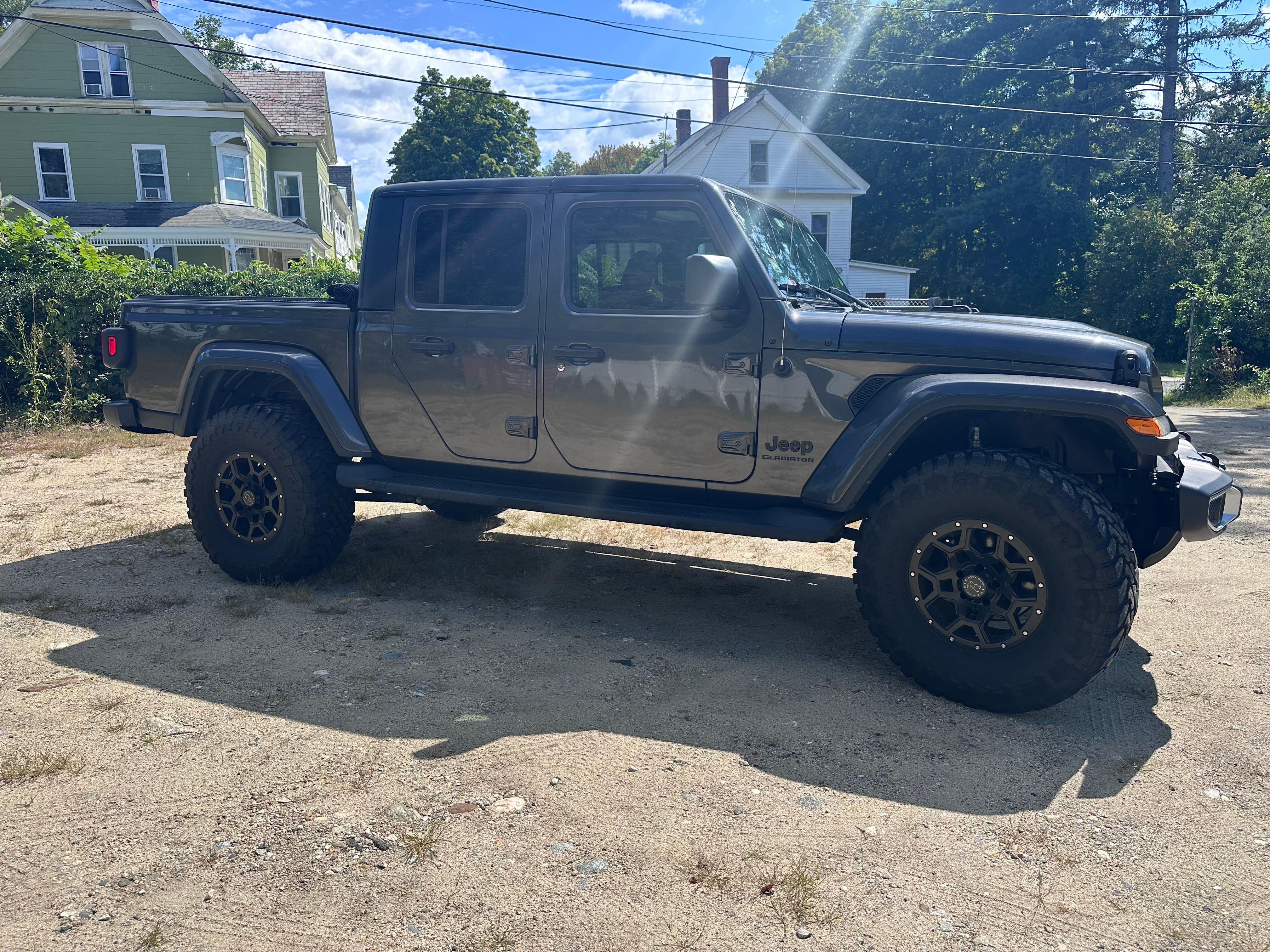 Used 2021 Jeep Gladiator Sport AWD/4WD image 2